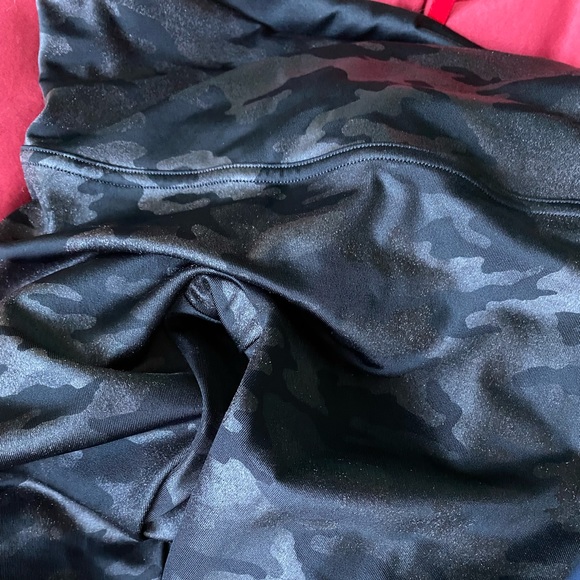 Faux Leather Camo Leggings
SPANX® Size M - Picture 12 of 13